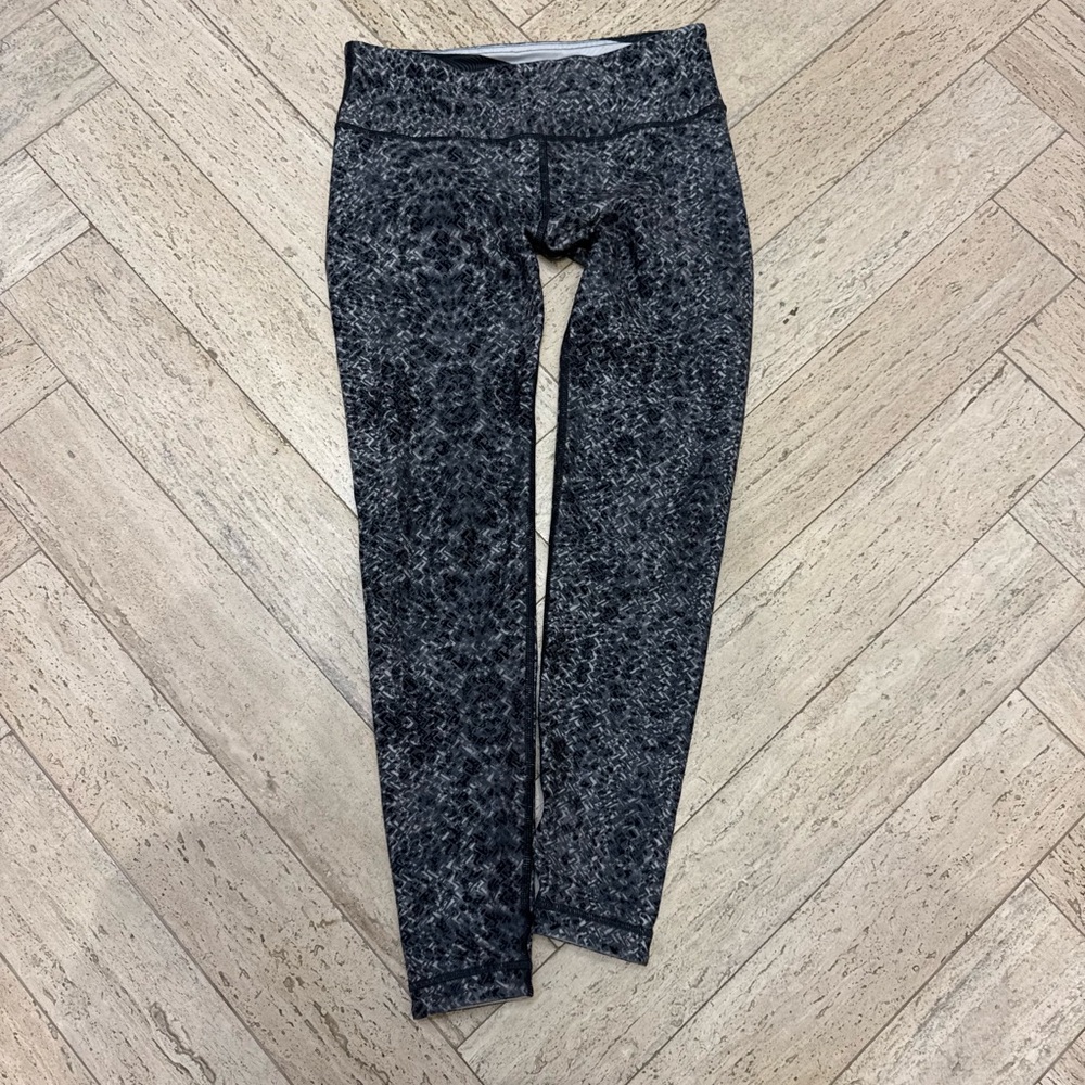 Black and Gray Patterned Leggings
